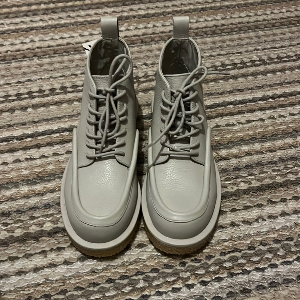 Zara LACED LEATHER HIGH TOPS
BONE WHITE - NEW / NWT Size 36